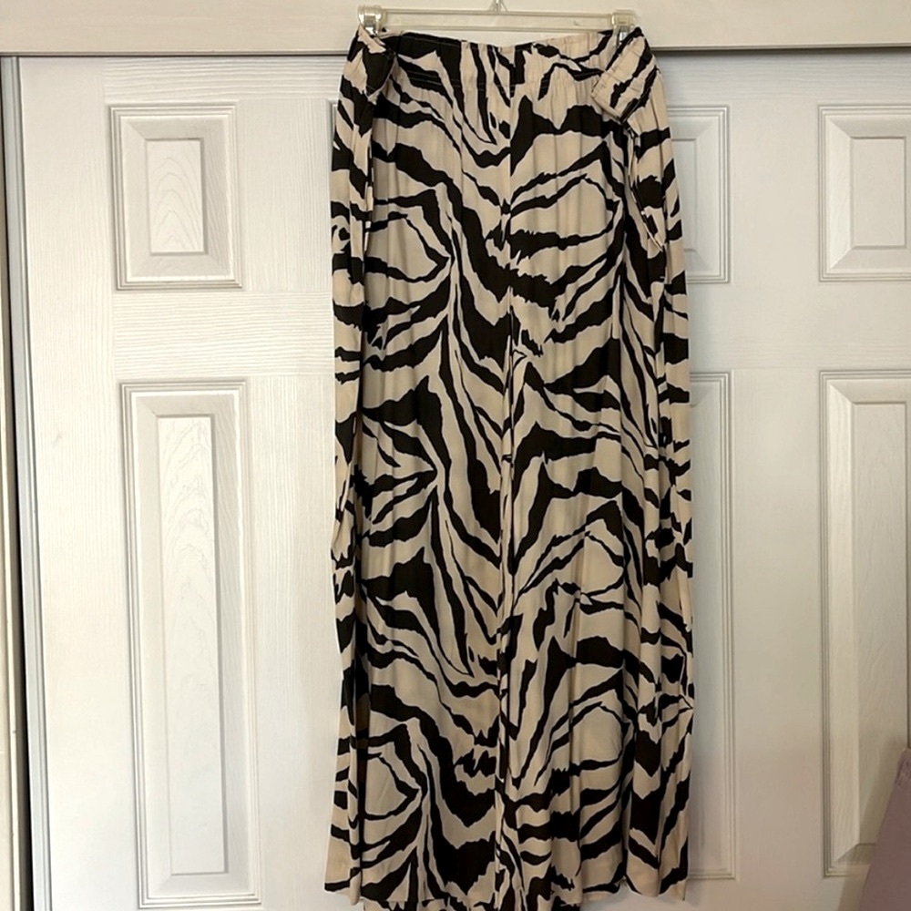 FINAL SALE ❤️~ H&M| zebra print flowy striped pants